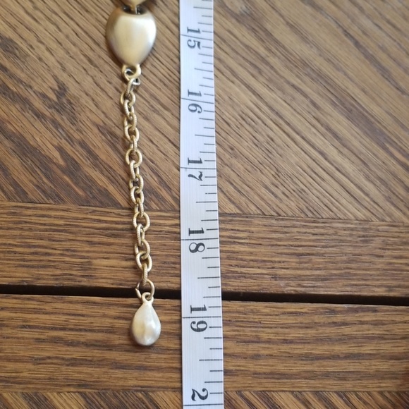 Vtg Necklace and Earrings in Goldtone - Picture 3 of 4